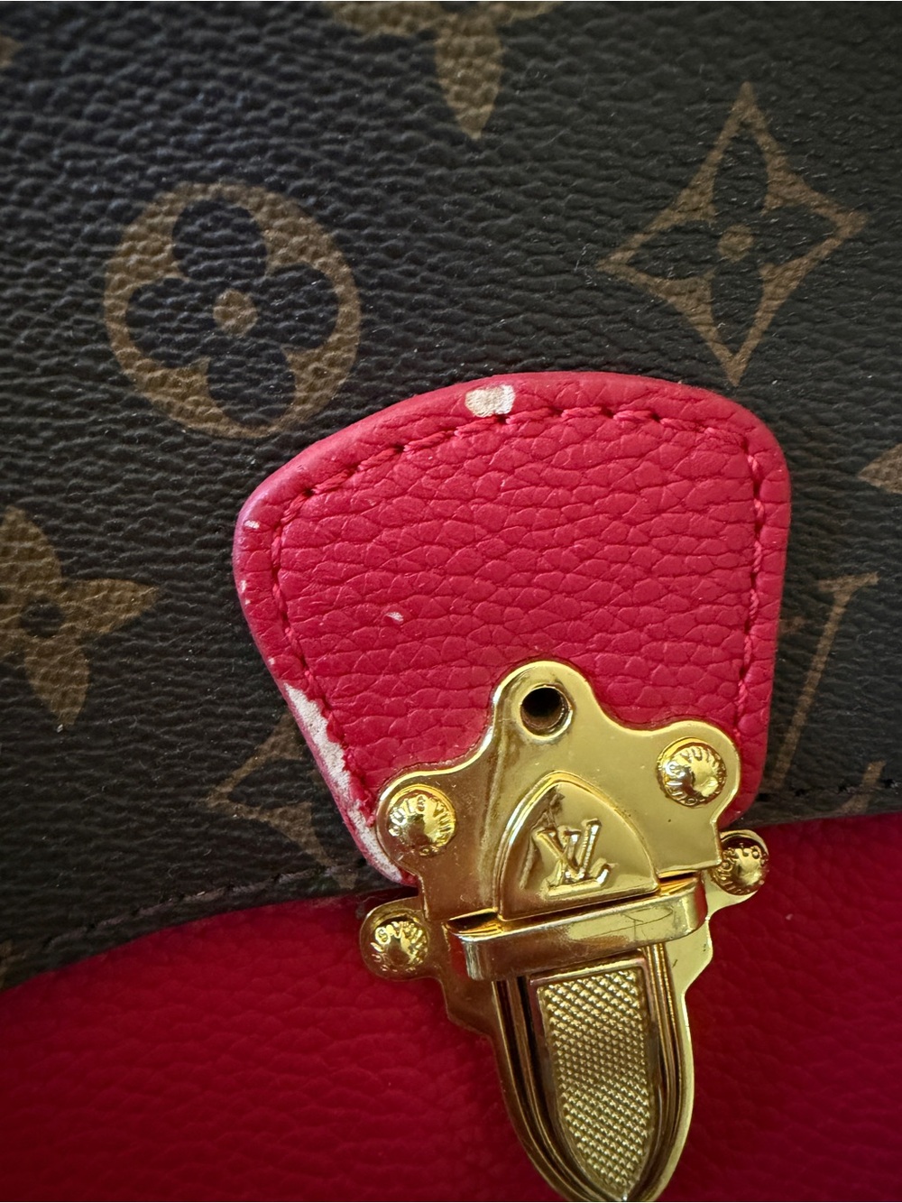 Louis Vuitton Monogram Shoulder Bag with Fuchsia Front Pocket and Gold Chain - Picture 2 of 16